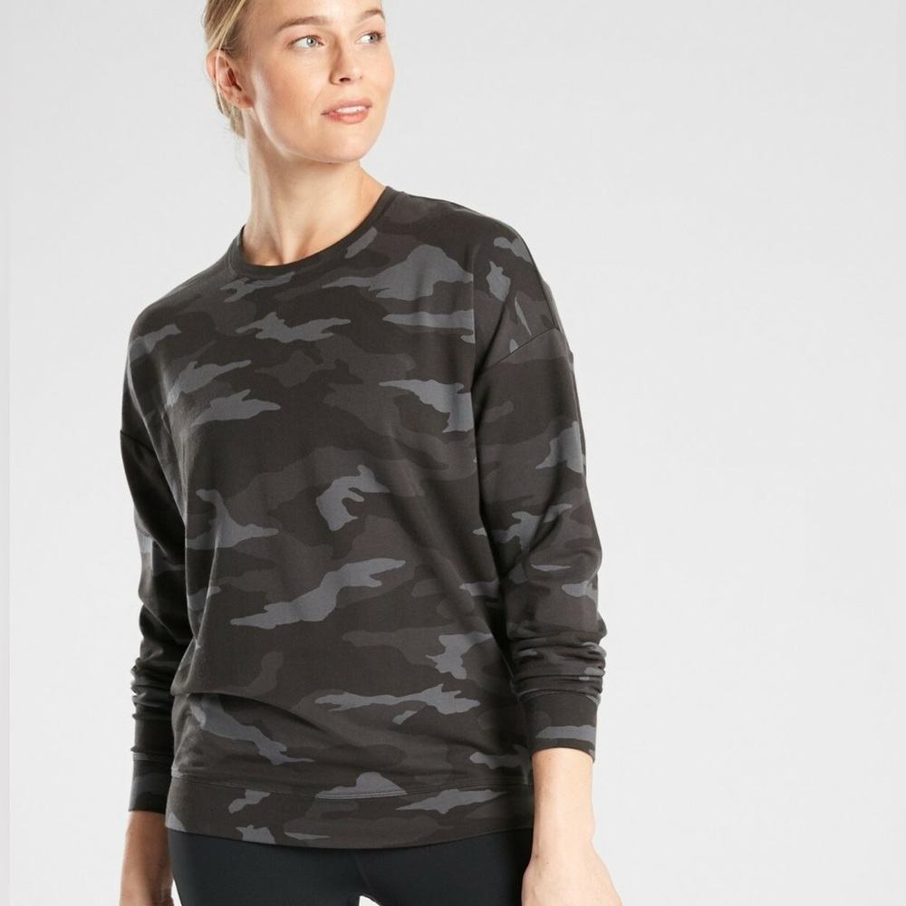 Athleta Studio to Street Camo Sweatshirt Pullover Gray Black Crewneck Women’s S